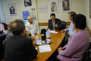 Comitiva em reunião com deputado