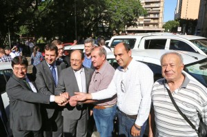Governo entregou 10 camionetas Mitsubishi L200 tracionadas e 30 veículos Renault Sandero - Foto: Luiz Chaves/Palácio Piratini